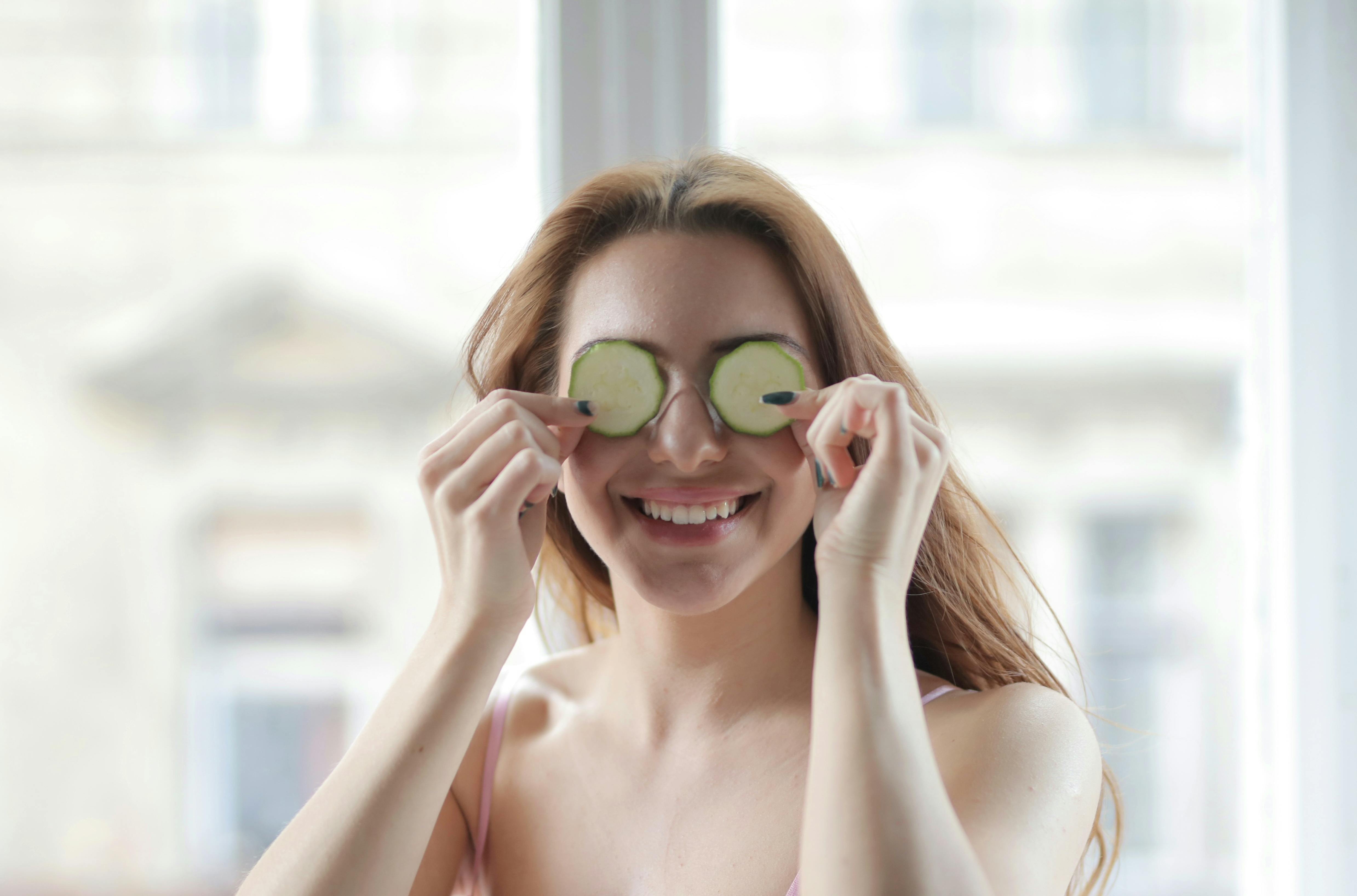 美食Vlog封面：街头小吃与柔和色彩